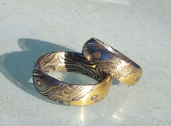 Trauringe Mokume Gane Gold 900 Palladium 500 Silber 925 Holzmaserung geätzt