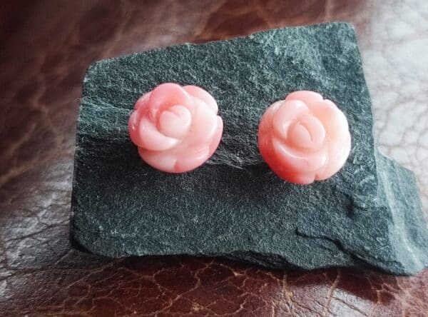 Unikat Ohrstecker Silber 925 Koralle rosa Rose handcut handmade 8,5 mm