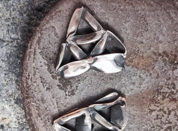 Ohrstecker 3 Dreiecke Silber 925 geschmiedet geschwärzt gestaucht Unikate