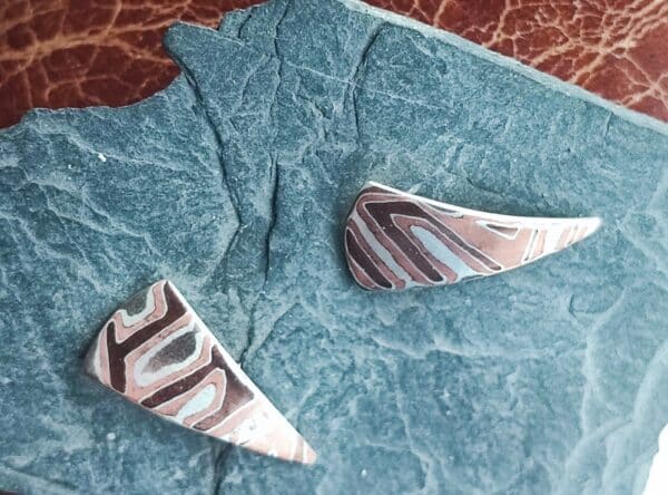 Unikat Ohrschmuck Ohrstecker Dreieck Mokume Gane  Damast Silber 925 Shakudo, Shibuichi