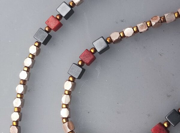 Unikat Kette Silber 925 tlw. vergoldet matt Würfel Hämatit Koralle 44 cm
