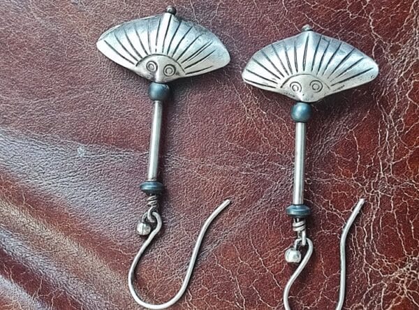 Unikat Ohrschmuck Ohrring Silber 925 Hämatit ziselierte Muschel Shell