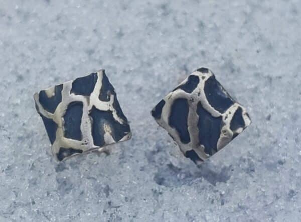 Unikat Ohrstecker Silber 925 rechteck gebogen geschwärzt belötet organische Muster