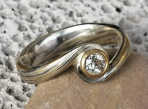 Unikat Ring Mokume Gane Diamant Brillant 0,5 ct Gelbgold 900 oder Rotgold 585 Palladium 500 Silber 925 geätzt oder ungeätzt auf Bestellung