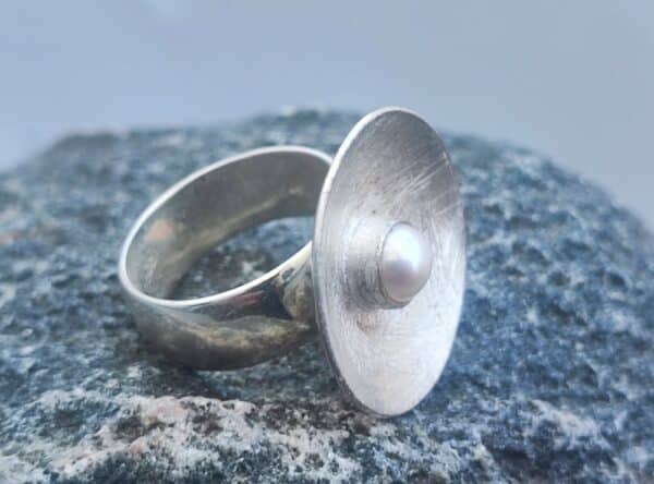 Ring Silber 925 Kreis konkav Perle Zuchtperle eismattiert 60