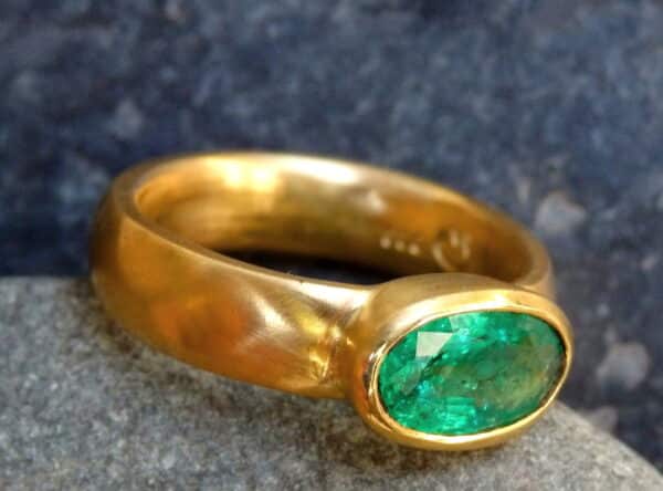 Unikat Ring schlicht bombierte Schiene Gold 750 Smaragd Turmalin Spinell ... Bestellung