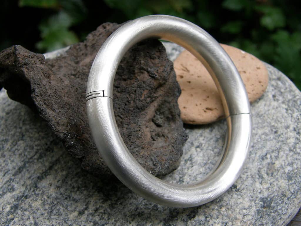 Kritz Armband Damen – Runder Jonc Aus Edelstahl Vergoldet/versilbert, 3 Mm Breit, Ø 6.5 Cm, Mit Klappverschluss